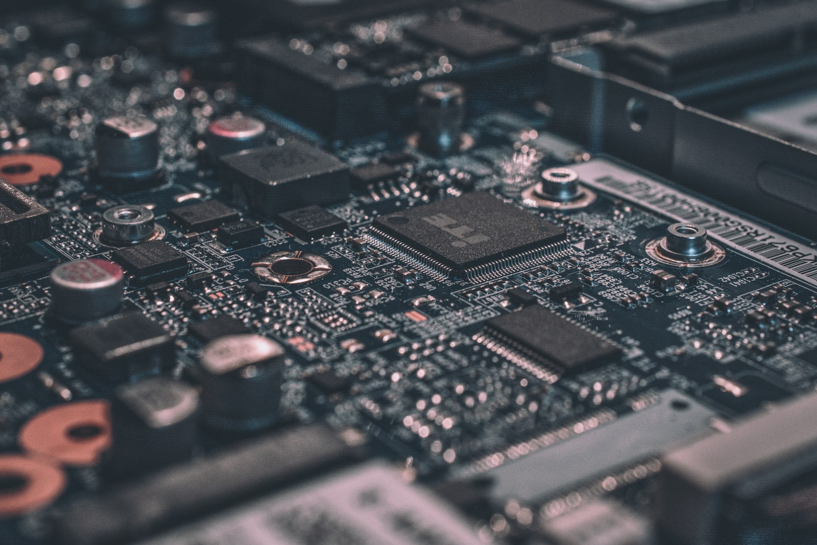 AI需要が変える日本の半導体製造装置産業 — 輸出規制の逆風と構造成長の両立