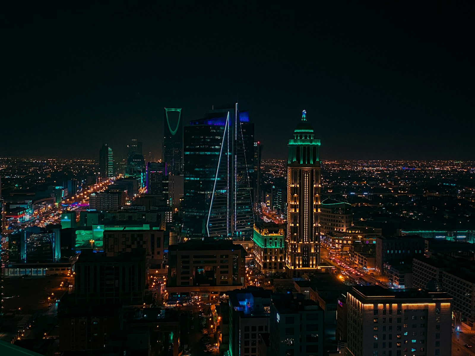 サウジアラビアPIFの2026〜2030年戦略 — 1兆ドル国富ファンドが描くポスト石油時代の投資地図